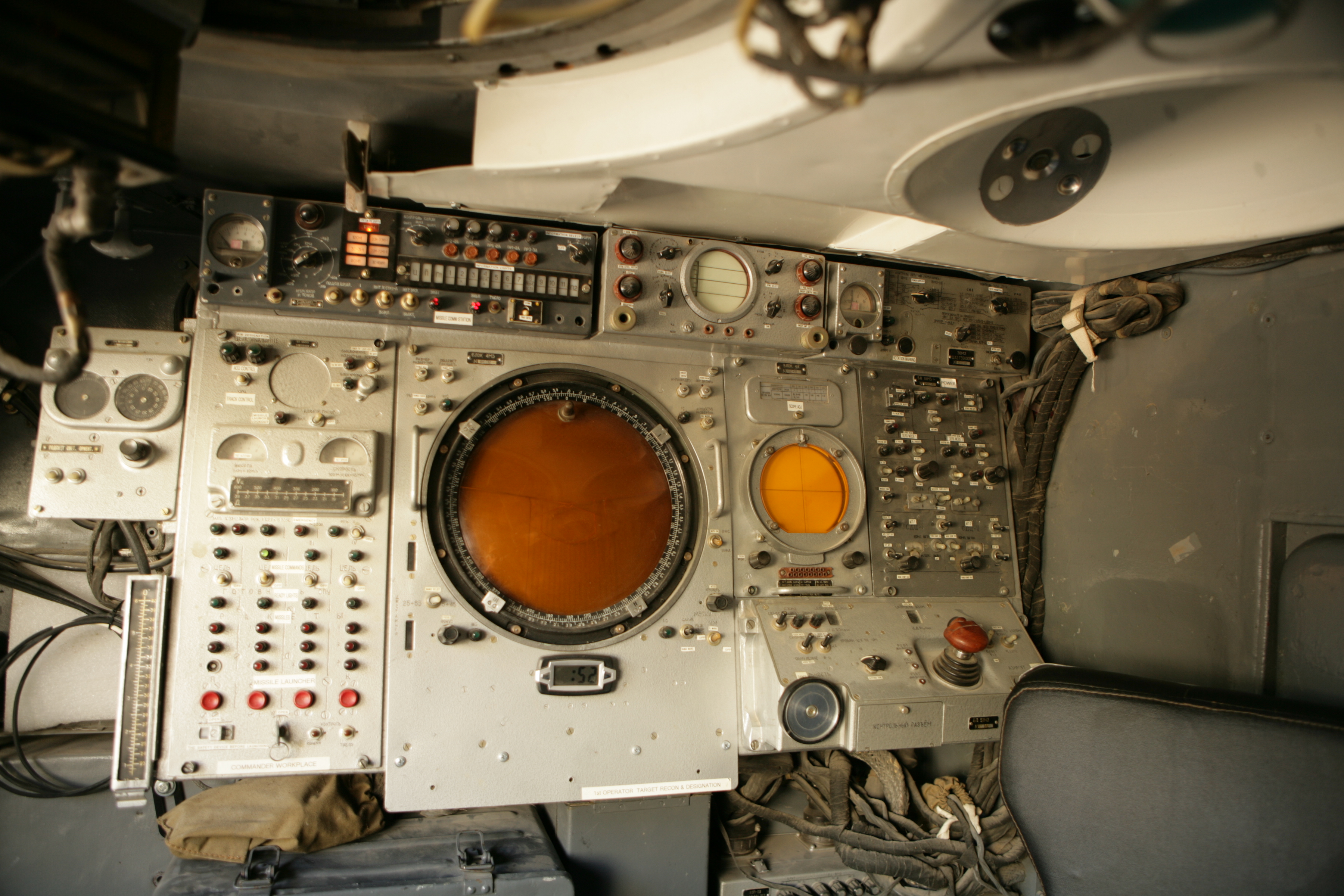 1S91_missile_guidance_system_control_station.JPG