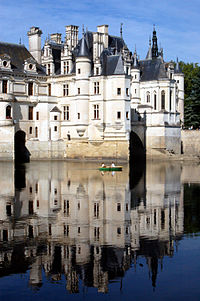 Chateau de Chenonceau reflection.jpg