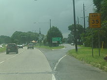 A four lane divided highway at a ramp with a green sign reading Yardville Allentown with an arrow pointing to the upper right