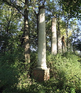 Mount Ida ruins in 2010. Only 5 of 6 columns still stand.
