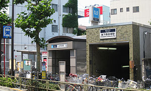Chikatetsu-Akatsuka Station 20080614.jpg