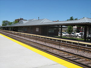 Des Plaines Metra Station.jpg