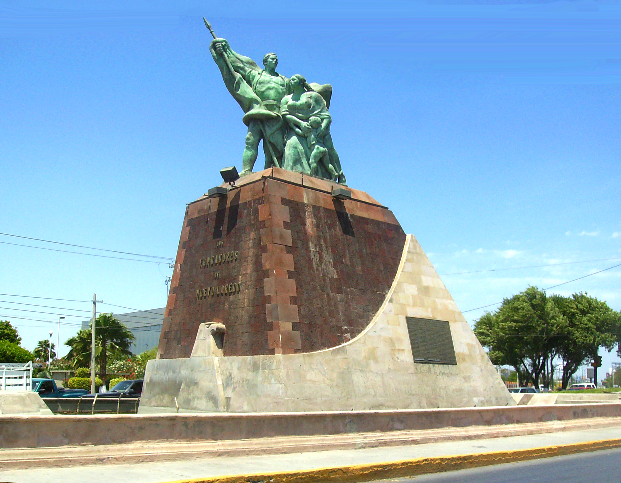Monumento_Fundadores_Nuevo_Laredo.jpg