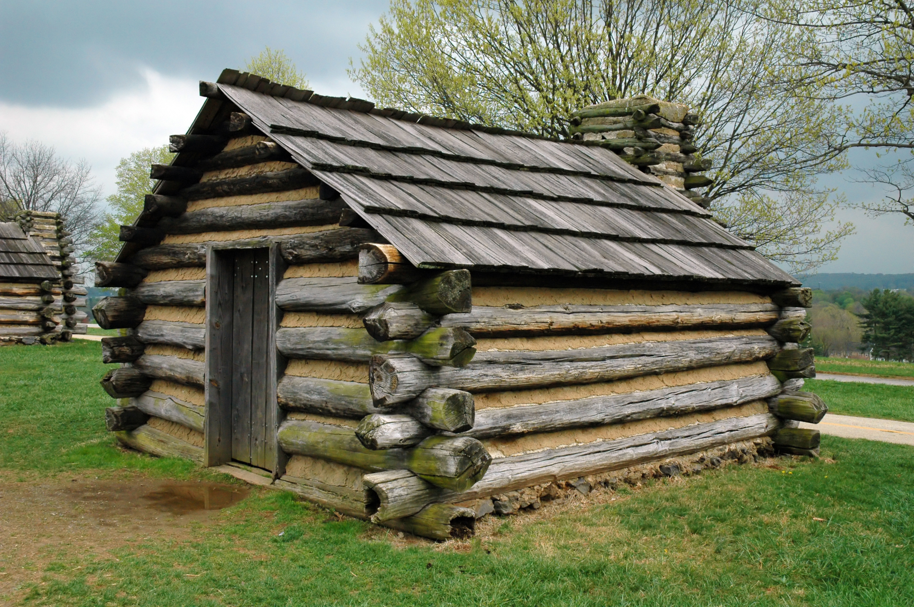Valley_Forge_cabin.jpg