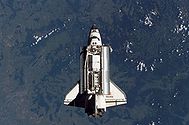 Atlantis overheadview STS115.jpg