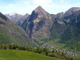 Olivone - Olivone at the feet of Sosto (2.221 m)