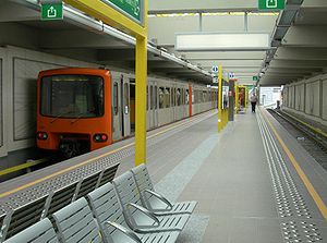 Brussels metro Delacroix02.jpg